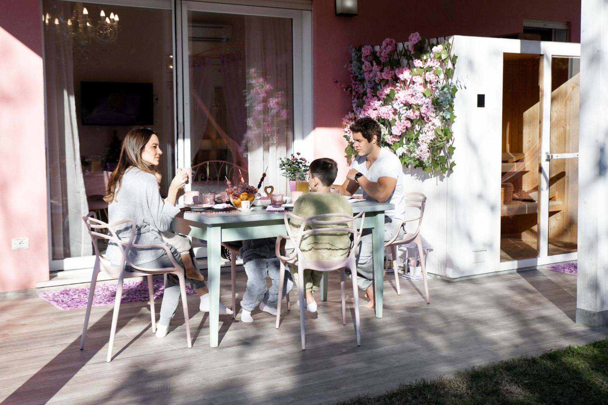 Villetta Tinmar Barbie House Verona Exteriér fotografie